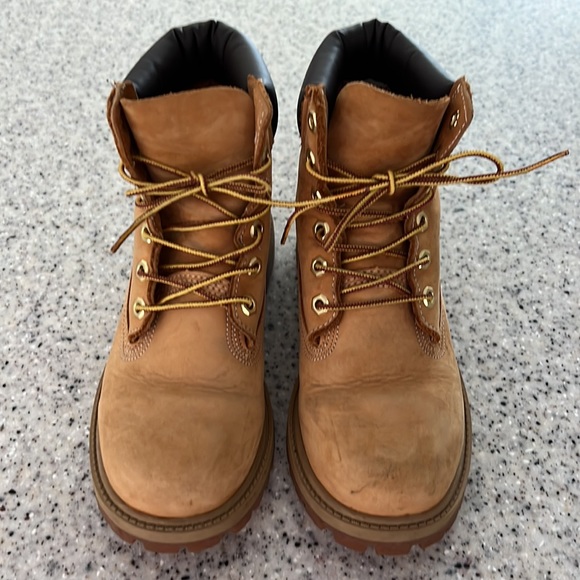 Girls Timberland Boots - Picture 2 of 5